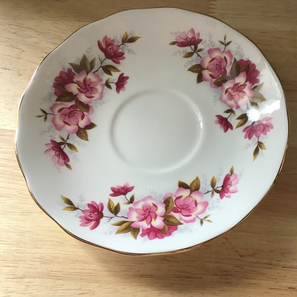 Vintage Queen Anne Tea Cup & Saucer - Picture 4 of 5